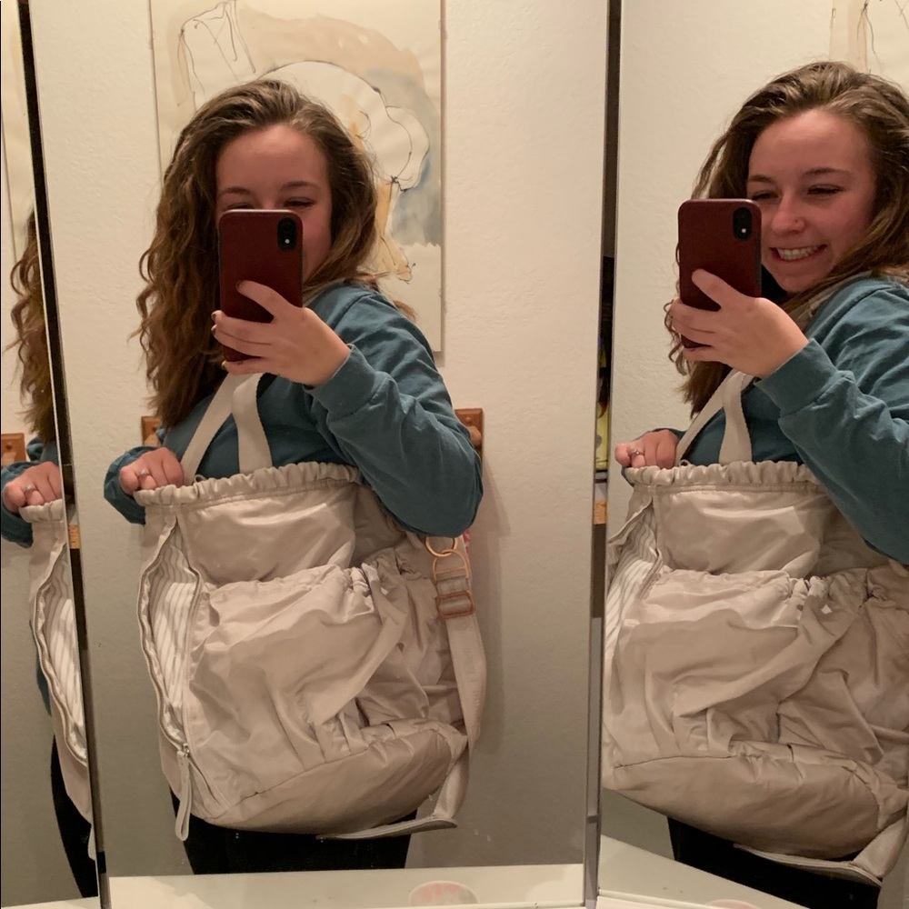 Lululemon Bliss gym bag in dune blossom